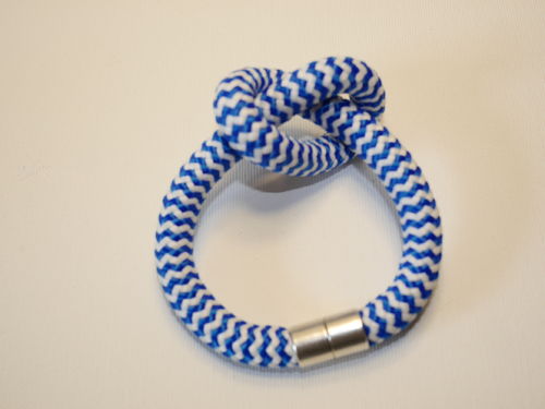Segelseil-Armband mit Knoten